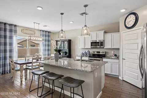1073 Whispering Meadows Ct, Sahuarita, AZ 85629