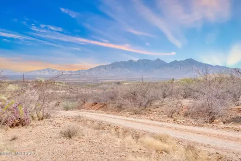 3630 W Calle Cinco, Green Valley, AZ 85622