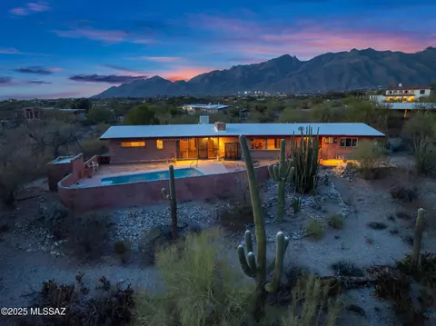 4440 N Flecha Dr, Tucson, AZ 85718