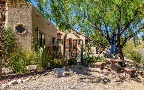 4555 N Camino Real, Tucson, AZ 85718