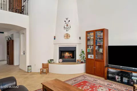 Living - 13803 E Corte La Pata, Vail, AZ 85641 photo 3 of 5