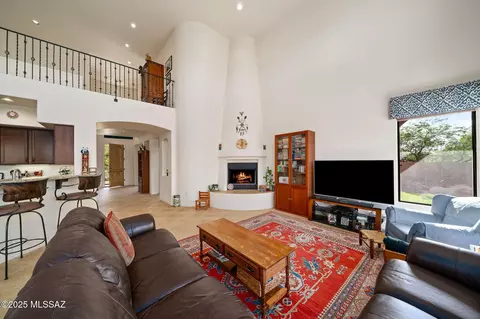 Living - 13803 E Corte La Pata, Vail, AZ 85641 photo 4 of 5