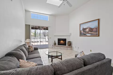 Living - 655 E Squirrel Tail Dr, Tucson, AZ 85704 photo 2 of 4