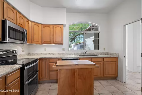 Kitchen - 655 E Squirrel Tail Dr, Tucson, AZ 85704 photo 2 of 4