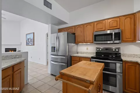 Kitchen - 655 E Squirrel Tail Dr, Tucson, AZ 85704 photo 3 of 4