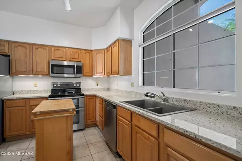 Kitchen - 655 E Squirrel Tail Dr, Tucson, AZ 85704 photo 1 of 4