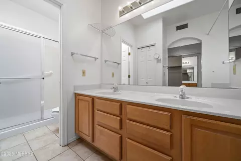 Bath - 655 E Squirrel Tail Dr, Tucson, AZ 85704 photo 2 of 4