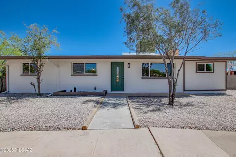 135 W Knox Dr, Tucson, AZ 85705