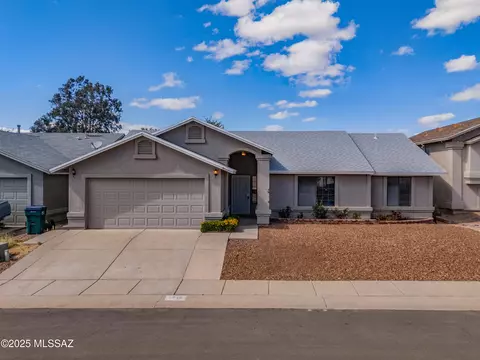 2810 W Woodview Crest Dr, Tucson, AZ 85742