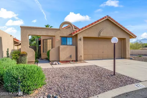 321 E Suntree St, Tucson, AZ 85737