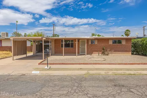 1332 W Simmons Pl, Tucson, AZ 85705