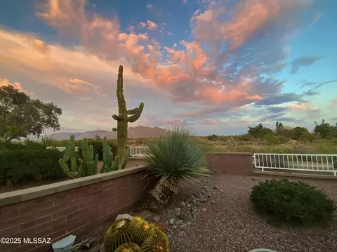 8692 N Johnny Miller Dr, Tucson, AZ 85742