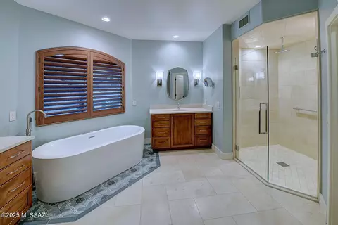 Bath - 7222 E Desert Moon Loop, Tucson, AZ 85750 photo 2 of 6