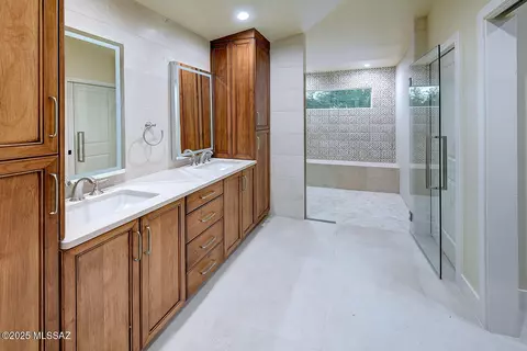 Bath - 7222 E Desert Moon Loop, Tucson, AZ 85750 photo 5 of 6