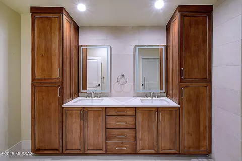 Bath - 7222 E Desert Moon Loop, Tucson, AZ 85750 photo 4 of 6