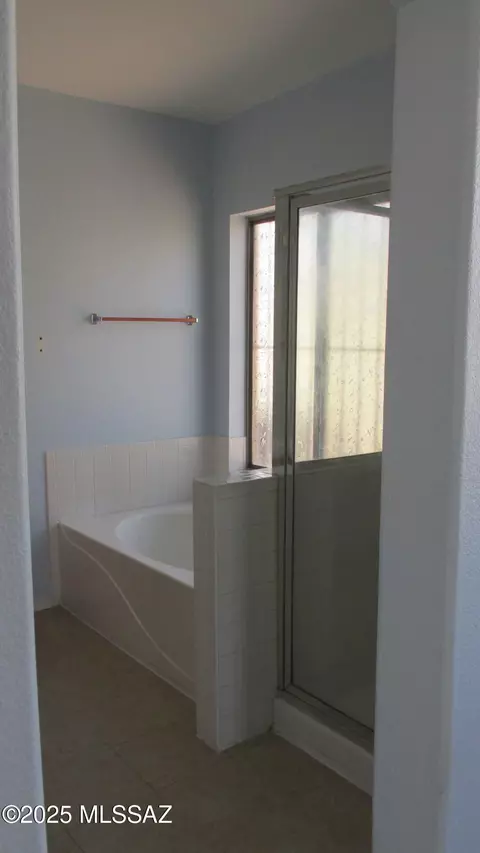 Bath - 5465 S Wembly Rd, Tucson, AZ 85746 photo 3 of 3