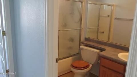 Bath - 5465 S Wembly Rd, Tucson, AZ 85746 photo 1 of 3