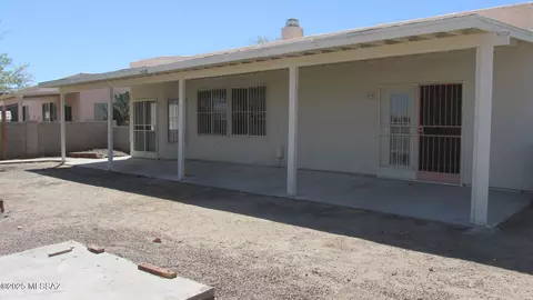 Exterior - 5465 S Wembly Rd, Tucson, AZ 85746 photo 2 of 3