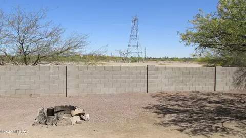 Exterior - 5465 S Wembly Rd, Tucson, AZ 85746 photo 3 of 3