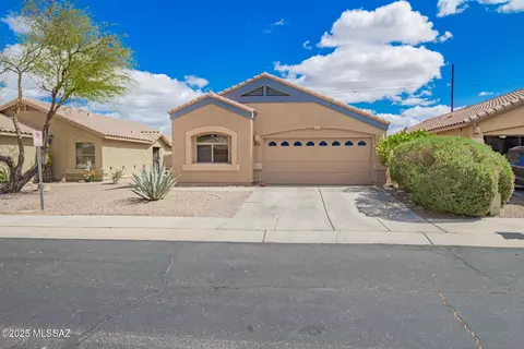 6625 E Ladonna Ln, Tucson, AZ 85756