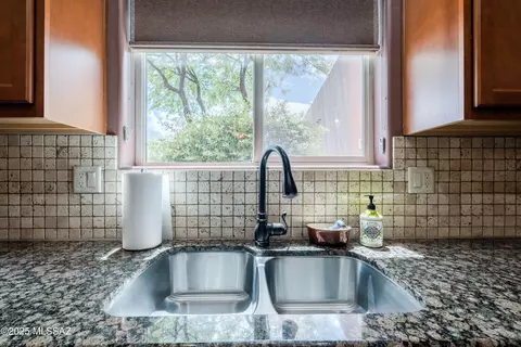 Kitchen - 10594 E Marchetti Loop, Tucson, AZ 85747 photo 6 of 6