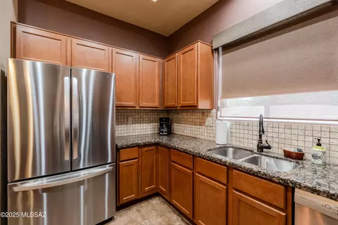 Kitchen - 10594 E Marchetti Loop, Tucson, AZ 85747 photo 1 of 6