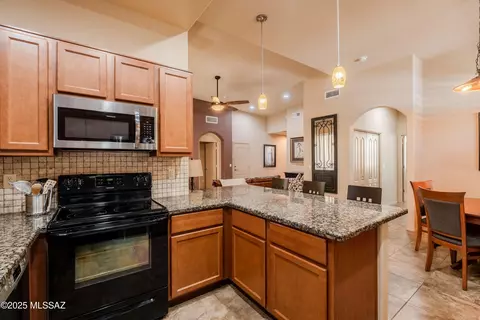 Kitchen - 10594 E Marchetti Loop, Tucson, AZ 85747 photo 3 of 6