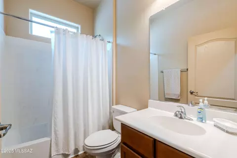 Bath - 10594 E Marchetti Loop, Tucson, AZ 85747 photo 4 of 4