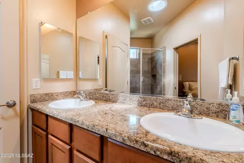 Bath - 10594 E Marchetti Loop, Tucson, AZ 85747 photo 2 of 4