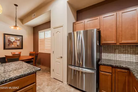 Kitchen - 10594 E Marchetti Loop, Tucson, AZ 85747 photo 4 of 6