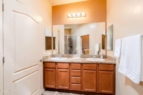 Bath - 10594 E Marchetti Loop, Tucson, AZ 85747 photo 1 of 4