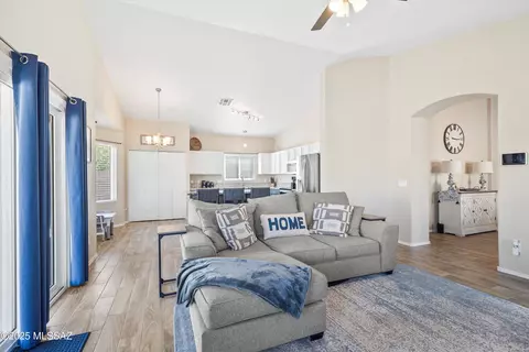 7448 W Sonesta Dr, Tucson, AZ 85743