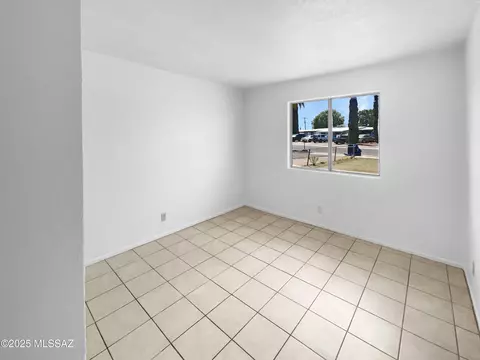 Bedroom - 6733 E David Dr, Tucson, AZ 85730 photo 5 of 8