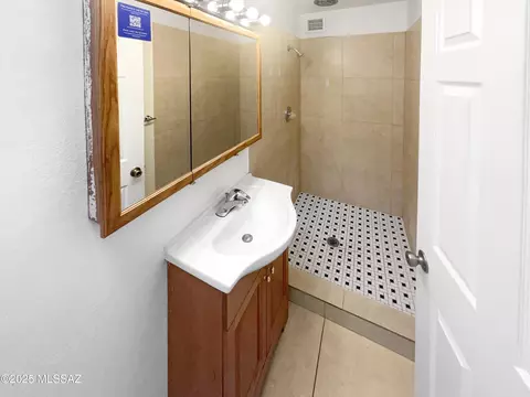 Bath - 6733 E David Dr, Tucson, AZ 85730 photo 2 of 3