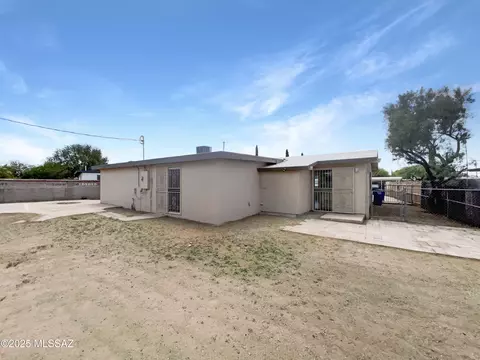 Exterior - 6733 E David Dr, Tucson, AZ 85730 photo 2 of 4