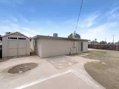 Exterior - 6733 E David Dr, Tucson, AZ 85730 photo 3 of 4