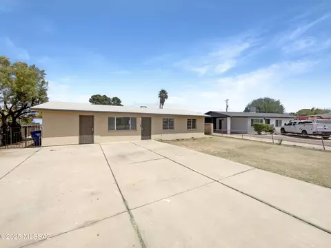 6733 E David Dr, Tucson, AZ 85730