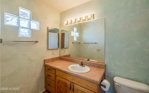 Bath - 11041 E Luster Light Pl, Tucson, AZ 85748 photo 3 of 4
