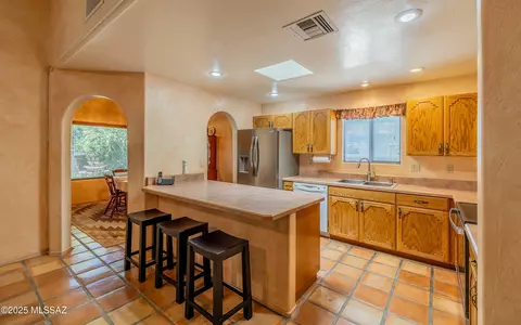Kitchen - 11041 E Luster Light Pl, Tucson, AZ 85748 photo 1 of 4