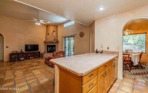 Kitchen - 11041 E Luster Light Pl, Tucson, AZ 85748 photo 4 of 4