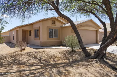 7577 S Carlisle Ave, Tucson, AZ 85746