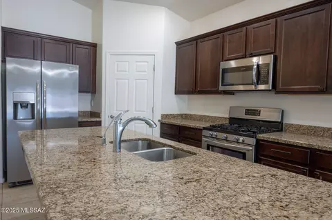 Kitchen - 12260 Domnitch Dr, Vail, AZ 85641 photo 2 of 7