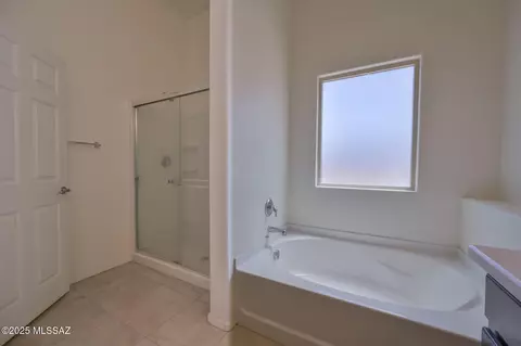 Bath - 12260 Domnitch Dr, Vail, AZ 85641 photo 2 of 4