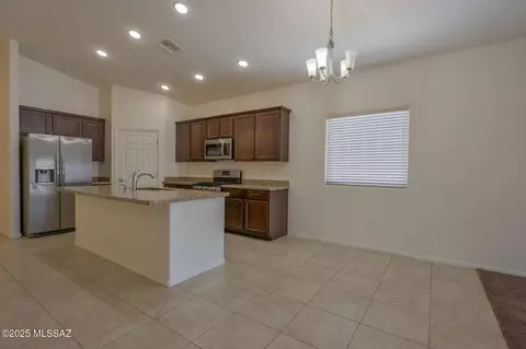 Kitchen - 12260 Domnitch Dr, Vail, AZ 85641 photo 6 of 7