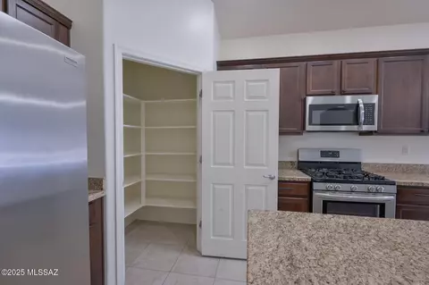 Kitchen - 12260 Domnitch Dr, Vail, AZ 85641 photo 3 of 7
