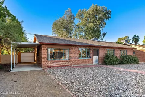 4882 E Scarlett St, Tucson, AZ 85711