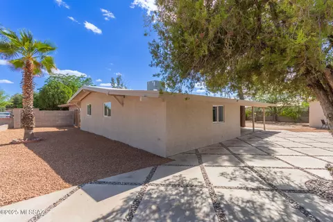 2418 S Edmondson Ave, Tucson, AZ 85713