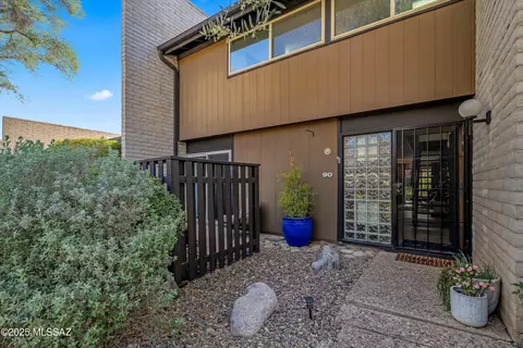 5701 E Glenn St #90, Tucson, AZ 85712