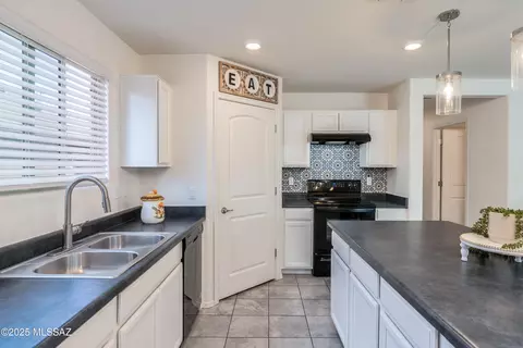 8552 E River Reserve Dr, Tucson, AZ 85710 photo 23
