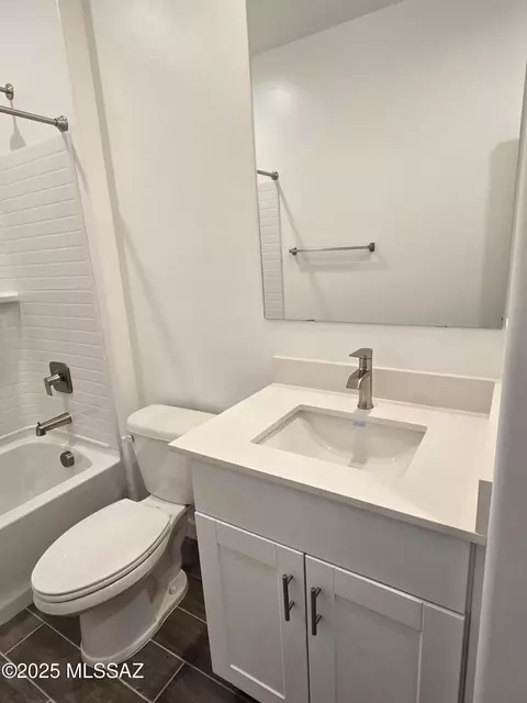 Bath - 14045 E Crotalus Way E, Vail, AZ 85641 photo 2 of 3